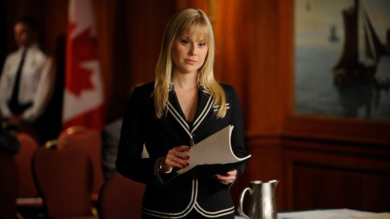 Kristin Booth als Louise Tilden – Bild: AXN Black