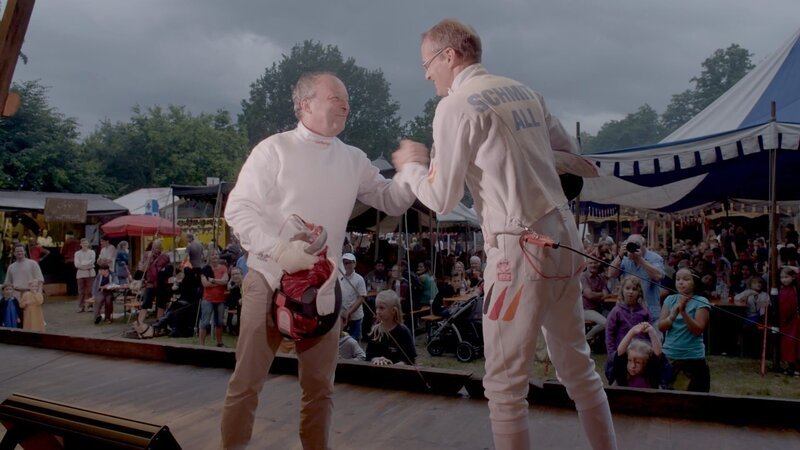 Ortenburger Ritterspiele: Markus Tremmel (links) fordert den Olympiasieger heraus. – Bild: BR/​cutflow GmbH/​isarflimmern fernsehproduktion GmbH