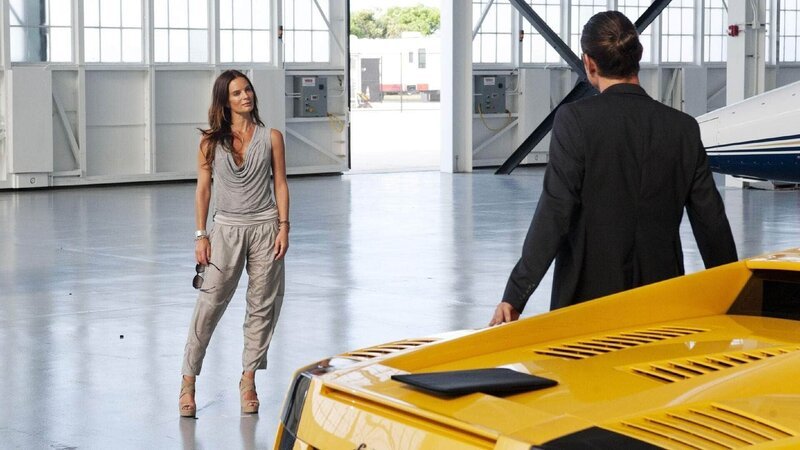 Fiona will herausfinden, wer sich hinter einem Bombenbastler verbirgt. Doch dafür benötigt sie die Hilfe ihres Ex-Freundes und Bombenspezialist Armand. – Bild: RTL/​USA Network