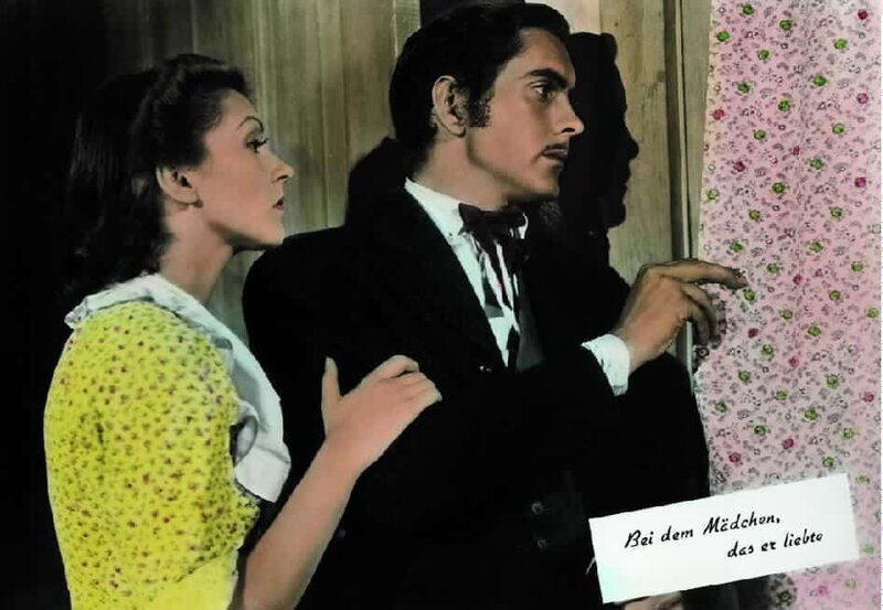  In ständiger Angst vor der Entdeckung leben Jesse James (Tyrone Power) und seine junge Frau (Nancy Kelly), nachdem der berüchtigte Bandit unter falschem Namen ein Leben ohne Gewalt begonnen hat. Der steckbrieflich gesucht Gesetzesbrecher aber kann seinem Schicksal nicht entgehen. – Bild: arte