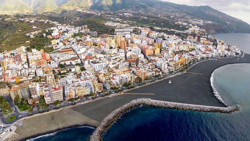 Destination Staffel 4  Episode 9 La Palma Santa Cruz auf La Palma – Bild: SRF/​ARTE Elephant Adventures