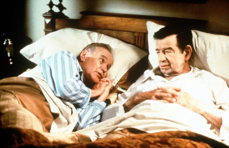 „Immer noch ein seltsames Paar“ Der Feind in meinem Bett. Felix (Jack Lemmon) kann nicht glauben, dass er seine Schlafstatt mit Oscar (Walter Matthau) teilen muss. – Bild: ORF-PHOTOGRAPHIE
