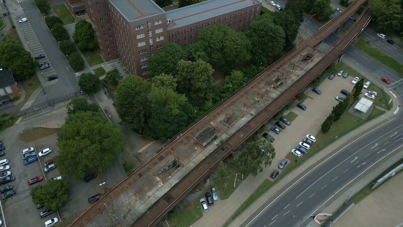 Die Siemensbahn in Berlin fiel dem Kalten Krieg zum Opfer. Nach jahrzehntelangem Verfall gibt es nun Pläne für eine baldige Wiederauferstehung der Bahntrasse. – Bild: WeltN24 GmbH