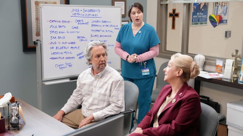 L-R: Steve Little als Sanderson, Allison Tolman als Alex, Wendi Mclendon Covey als Joyce – Bild: NBC /​ Chris Haston /​ NBCUniversal Media, LLC