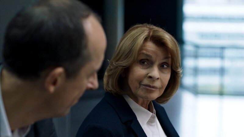 Kriminalrätin Prohacek (Senta Berger) ist froh, den Kollegen Langner (Rudolf Krause) an ihrer Seite zu haben. – Bild: Wolfgang Aichholzer /​ ZDF und Wolfgang Aichholzer