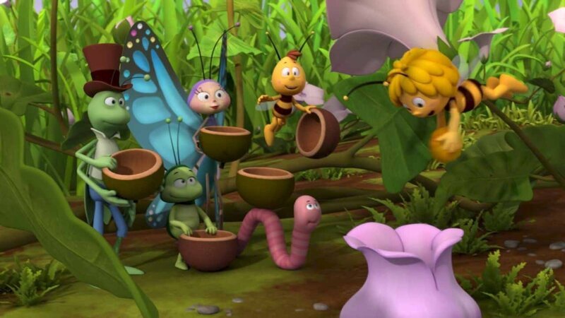 Maja und ihre Freunde nehmen die Ernte selbst in die Hand. – Bild: Studio 100 Animation