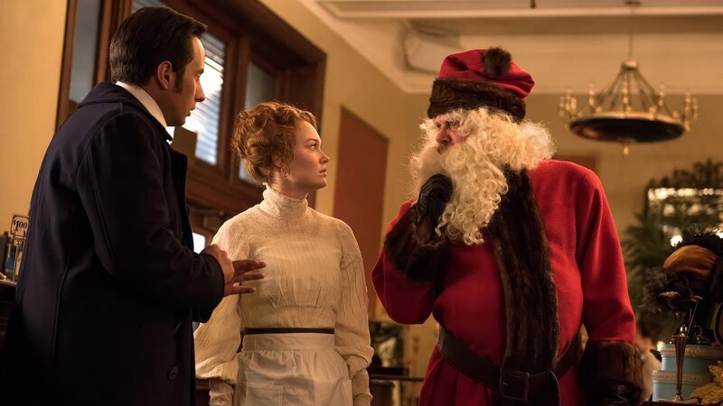 L-R: George Crabtree (Jonny Harris), Julia Ogden (Helene Joy), Thomas Brackenreid (Thomas Craig) – Bild: Shaftesbury