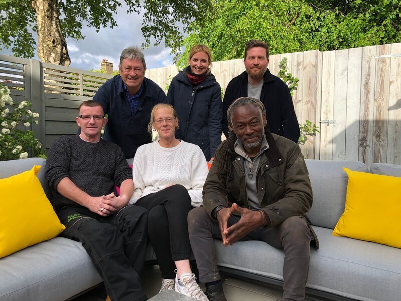 Oben: Alan Titchmarsh (l.), Katie Rushworth (m.),  Bruce Kenneth (r.) Unten: James Anderson (l.), Barbara Anderson (m.) und Danny Clarke (r.) – Bild: RTL /​ Spun Gold TV & All3Media International