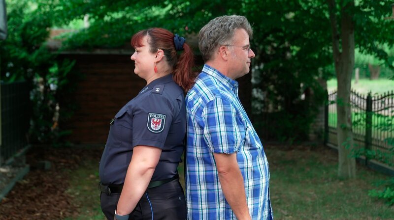 Frank hat mit der Stoffwechseldiät über 40 Kilo verloren und macht seiner Kollegin Franziska Hoffnung. Die 36-Jährige will ebenfalls 40 Kilo abnehmen. – Bild: rbb