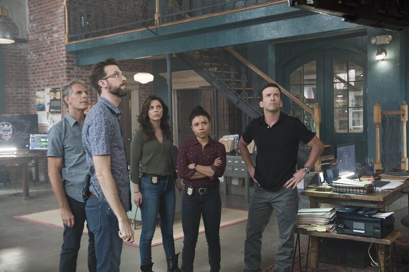 Tun alles, um den entführten Sohn von Dr. Loretta Wade zu finden: (v.l.n.r.) Special Agent Dwayne Pride (Scott Bakula), Sebastian Lund (Rob Kerkovic), Tammy Gregorio (Vanessa Ferlito), Sonja Percy (Shalita Grant) und Christopher LaSalle (Lucas Black) … – Bild: CBS Broadcasting, Inc.