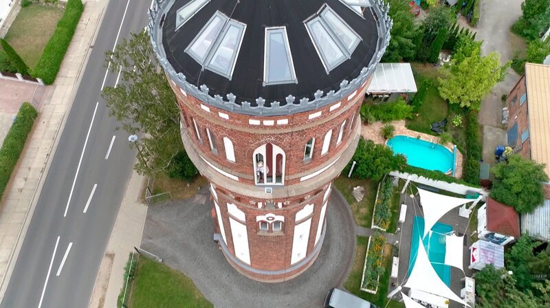 Wohnen im Wasserturm. – Bild: NDR