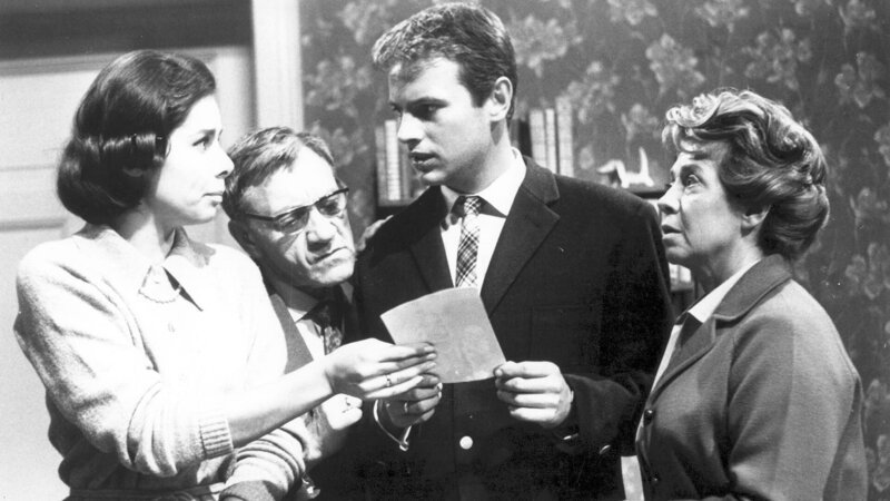 l-r: Doris Wichmann (Monika Peitsch), Kurt Scholz (Joseph Offenbach), Helmut Wichmann (Ralph Persson), Käthe Scholz (Inge Meysel). – Bild: Heimatkanal