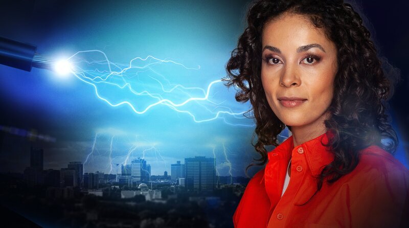 Moderatorin Florence Randrianarisoa – Bild: WDR/​Tilman Schenk/​picture alliance/​Rupert Oberhäuser/​picture alliance/​All Canada Photos/​Shannon Bileski/​Midjourney