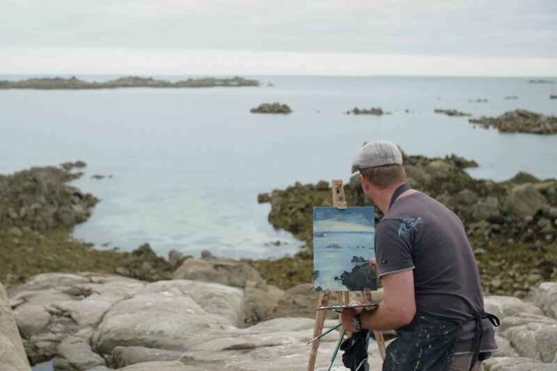 Die Minquiers, eine einsame Inselgruppe südlich von Jersey, dienen dem Maler Nicholas Romeril als Inspirationsquelle. – Bild: arte/​Reiner Bauer /​ ZDF