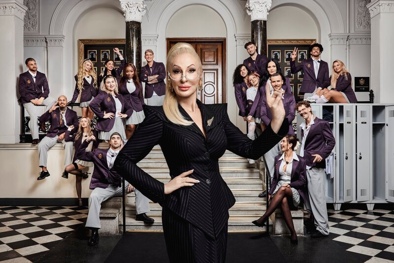 L – R: Désirée Nick; Kenan Muslimovic; James Wesley Jennings; Emily Helen Polch; Jamie‑Lee‑Lola; Melissa Alicja Hofman; Faith‑Mercedes Walek; Lukas; Leila Bodi; Darius Hackel; Berkan Doering; Bennj Ferdinand Hacker; Lilli Lenssen; Jessica Zemer; Florian Rateuke; Jennifer Mees; Christopher Kolodziej; Jermaine‑Price Kieke; Vanessa Wogatzki; – Bild: Joyn/​Marc Rehbeck