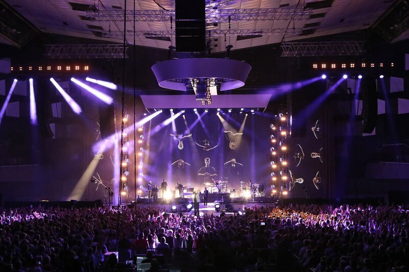 Herbert Grönemeyer bei seinem fulminanten Livekonzert „Das ist los“ auf Schalke. – Bild: ZDF und Lisa Wassmann