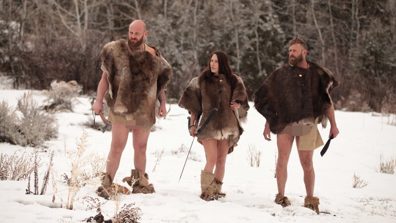 L-R: Waz, Sara and Jake walking. – Bild: Discovery Communications, LLC