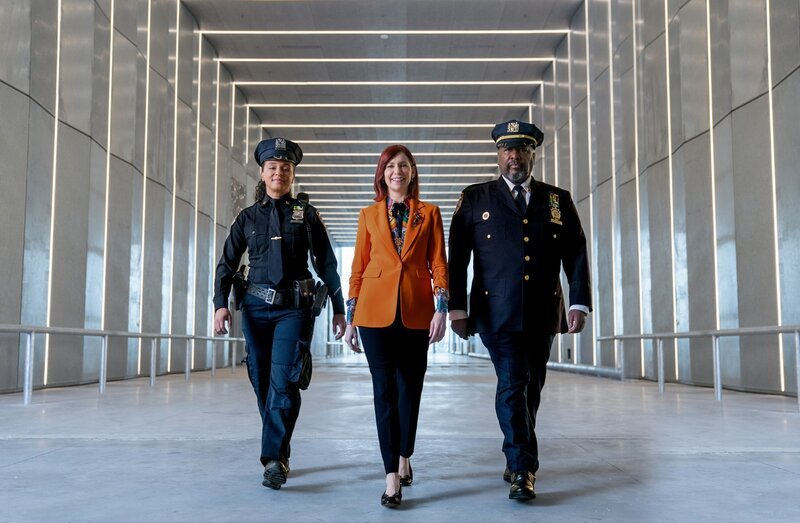 Pictured (L-R): Carra Patterson as Kaya Blanke, Carrie Preston as Elsbeth Tascioni, and Wendell Pierce as Captain Wagner. – Bild: CBS /​ CBS Broadcasting, Inc.