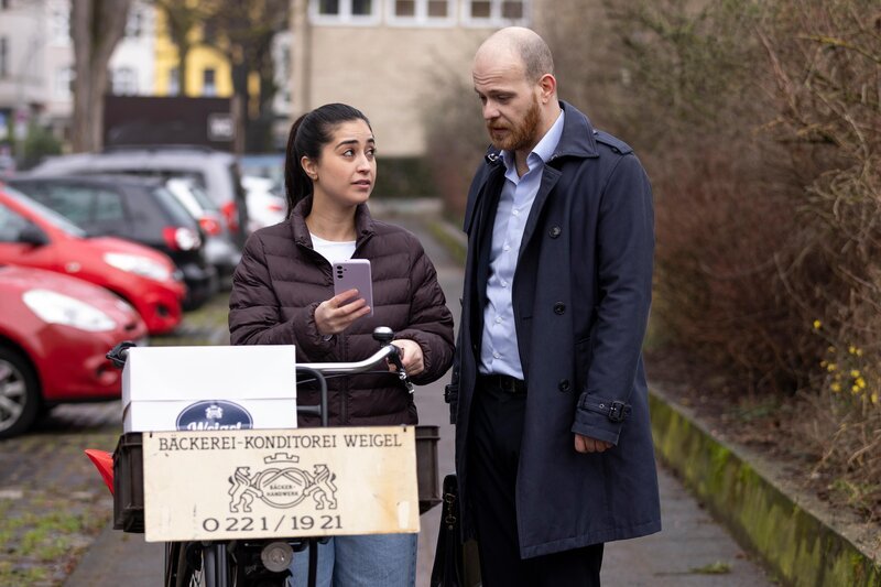 Tobias (Patrick Müller) und Esma (Özge Delioglan) wiegen sich in Sicherheit. – Bild: RTL