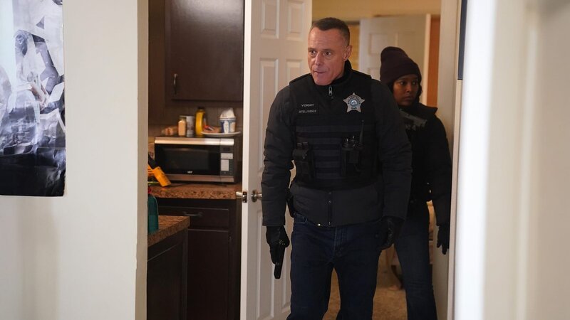 Hank Voight (Jason Beghe) und Kiana Cook (Toya Turner). – Bild: AXN Black