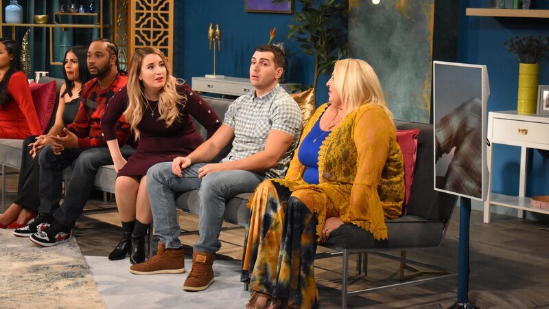 Closeup of Emily talking to Angela. – Bild: TLC