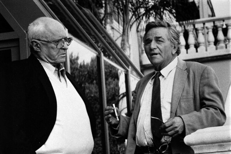 „Columbo – Seltsame Bettgenossen“: Im Bild (v.li.): Rod Steiger (Fortelli), Peter Falk (Insp. Columbo). – Bild: ORF (FS1/​FS2) /​ ORF1