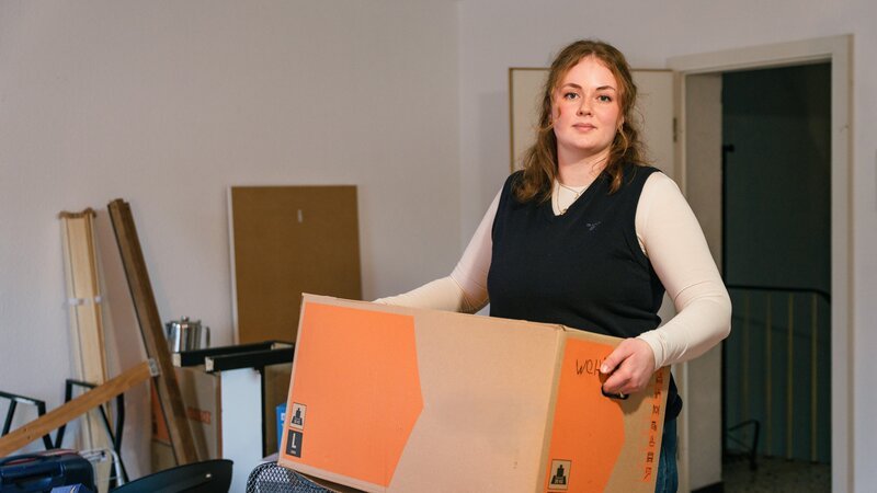 Umzugstag bei Johanna Frohneberg: Sie hat eine Wohnung zum Tauschen gefunden. – Bild: ZDF und Felix Steiger, Köln