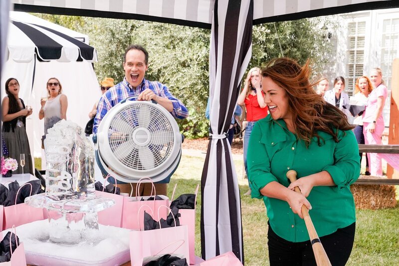 Diedrich Bader (Greg Otto), Katy Mixon (Katie Otto). – Bild: ORF/​Disney/​ABC/​Mitch Haaseth