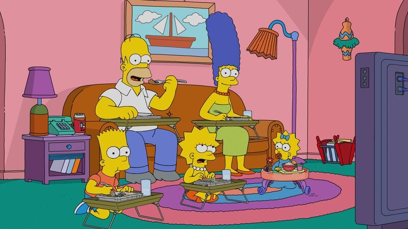 „Die Simpsons“, „Das Mädchen im Bus.“ Während um Lisa herum wieder einmal alles im Chaos versinkt, fällt ihr Blick auf eine Oase stillen Glücks. Vom Schulbus aus beobachtet Lisa ein gleichaltriges Mädchen, das auf der Veranda Klarinette spielt. Wie sich herausstellt, ist Sam nicht nur musikalisch. Ihre ganze Familie entpuppt sich als sehr kultiviert! Lisa wähnt sich im siebenten Himmel, als sie von Sams Eltern zum Abendessen eingeladen wird. Um zu vertuschen, wie primitiv ihre eigenen Eltern sind, verstrickt sich Lisa alsbald in ein Meer aus Lügen. – Bild: ORF