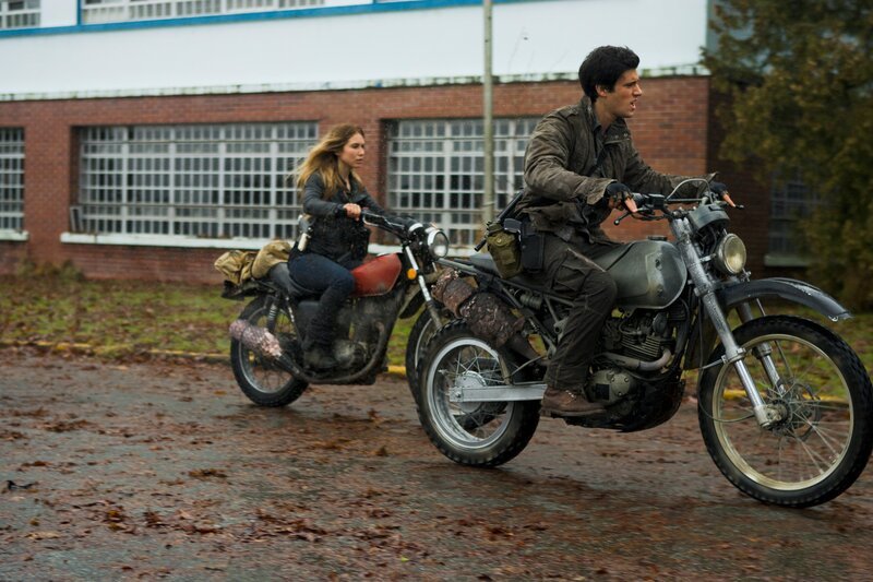 Margaret (Sarah Carter) und Hal (Drew Roy) – Bild: Turner