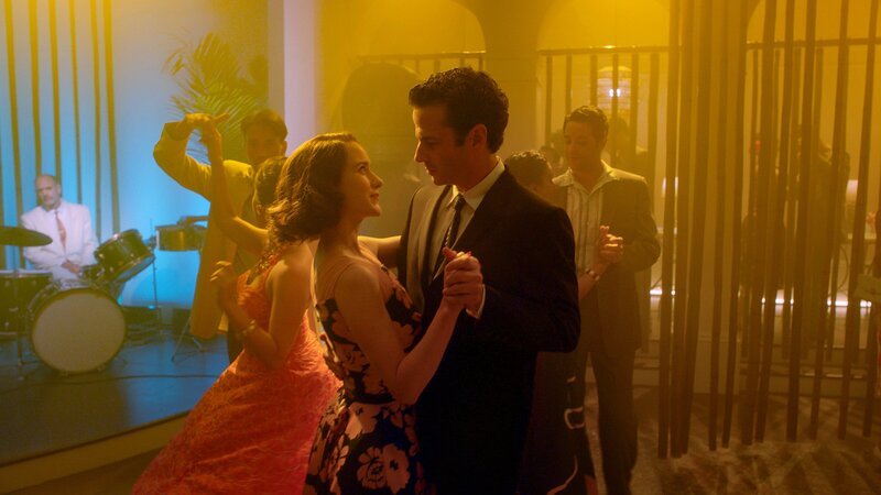 Rachel Brosnahan als Miriam ‚Midge‘ Maisel, Luke Kirby als Lenny Bruce – Bild: Amazon Studios