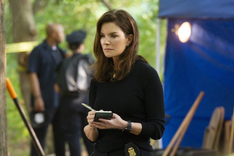 Dana Mosier (Sela Ward) – Bild: 2018 CBS Broadcasting, Inc. All Rights Reserved /​ Jeffrey Neira Lizenzbild frei