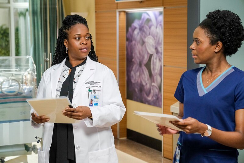 (v.li.): Bria Henderson (Dr. Jordan Allen), Summer Brown (Dr. Olivia Jackson). – Bild: ORF/​Sony Pictures/​ABC/​Jeff Weddell