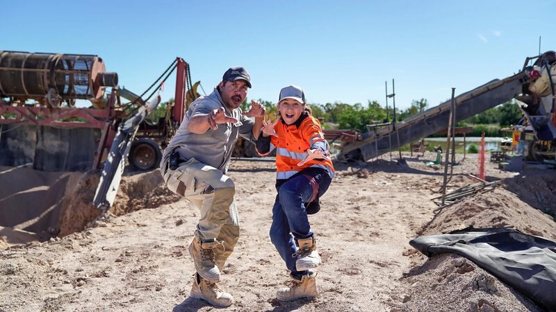 Roger Williams (l.) und Logan – Bild: Warner Bros. Discovery