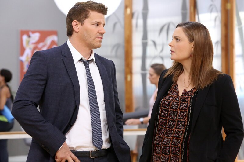 Seeley Booth (David Boreanaz, l.); Temperance Brennan (Emily Deschanel, r.) – Bild: ATV2