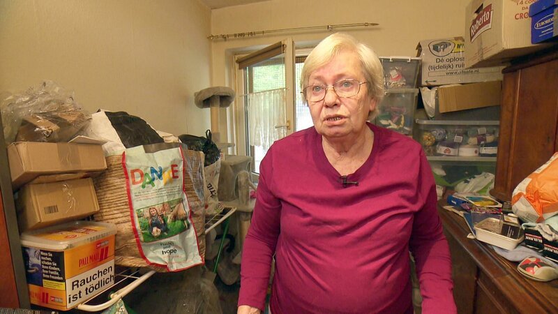 In Gelsenkirchen wartet die 72-jährige Elke noch auf die Mietkostenübernahme vom Sozialamt. – Bild: RTLZWEI