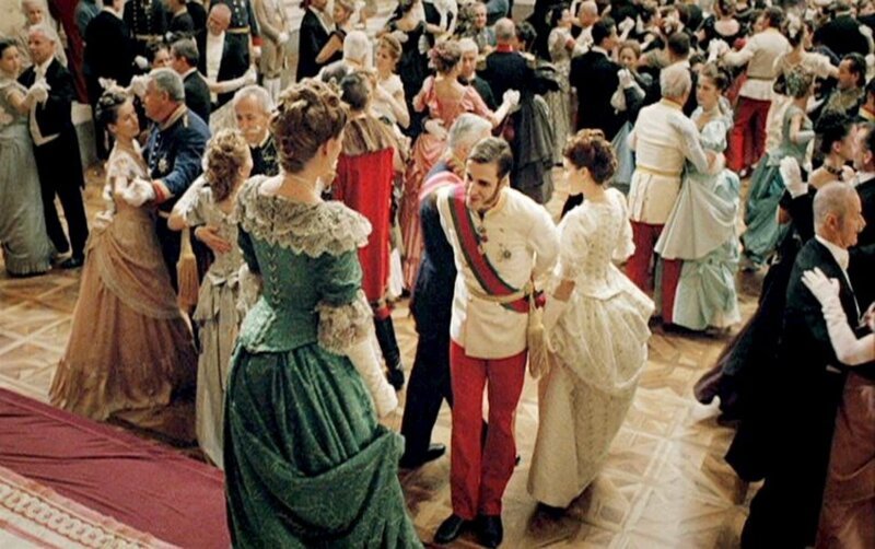 Francesca von Habsburg (Königin Marie-Henriette von Belgien), Max von Thun (Kronprinz Rudolf). – Bild: ZDF und ORF.