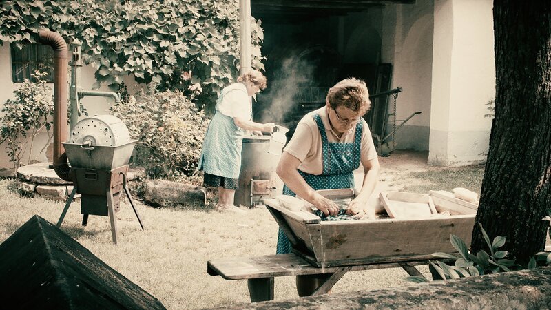 Historischer Waschtag in Niedersulz. – Bild: 3sat