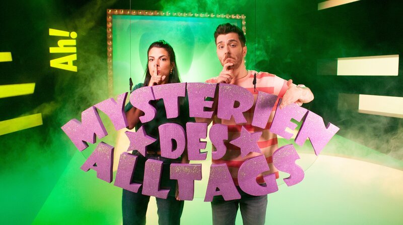 Tarkan und Clarissa beschäftigen sich dieses Mal mit dem Thema „Mysterien des Alltags“. – Bild: WDR/​Thorsten Schneider