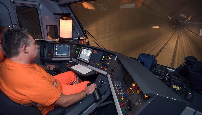 Inbetriebsetzung: erste Testfahrt Gotthard. – Bild: MDR/​SWR