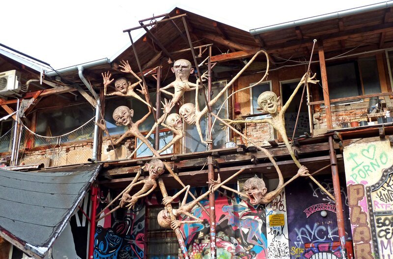 Meltelkova ist Zentrum der alternativen Kunstszene – Bild: SR/​Peter Kruchten