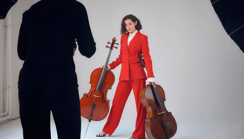 Über mehrere Monate hinweg begleitet das Kamerateam die junge Cellistin Anastasia Kobekina auf ihrem Weg zum internationalen Durchbruch. Privat, zu Hause und auf der Bühne. Angefangen mit der Aufnahme ihres ersten Solo-Albums bei Sony, beleuchtet die Langzeit-Dokumentation ihre künstlerische und persönliche Entwicklung. – Bild: WDR