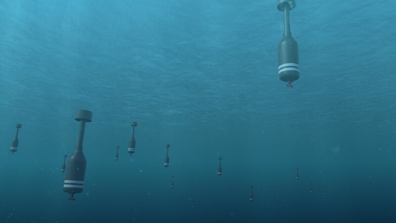 „Hedgehog“-Bomben, die unter Wasser eingesetzt werden. (Pacific Fleet Productions Inc.) – Bild: PLURIMEDIA (Pacific Fleet Productions Inc.)