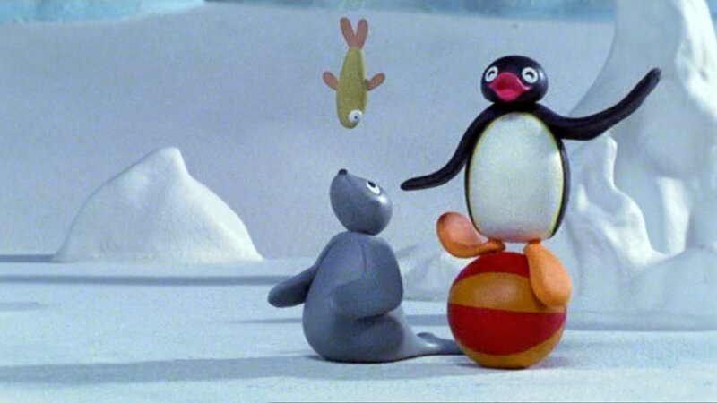 Pingu und Robby beim Balancieren. – Bild: SRF/​Joker Inc., d.b.a. The Pygos Group
