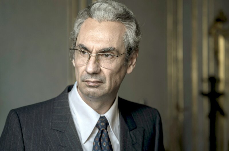 Aldo Moro (Fabrizio Gifuni) muss auf dem Weg zur Umsetzung des „historischen Kompromisses“ viele Hindernisse überwinden. Die politische Zukunft Italiens hängt von seiner Überzeugungskraft ab. – Bild: Anna Camerlingo