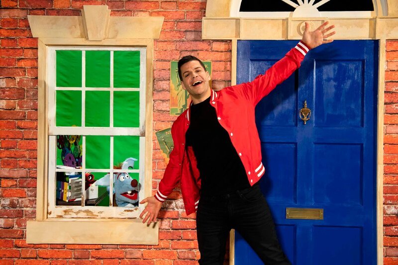 Woozle und Simón wollen sich mit dem Spezial-Kinobeamer 3001 einen woozeligen Kinofilm anschauen. Doch der Kinobeamer verwandelt Woozle Goozle in einen Schwarz-Weiß Film! – Bild: RTL
