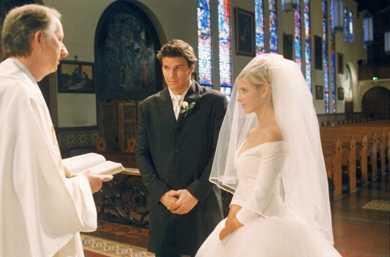 L-R: Angel (David Boreanaz), Buffy (Sarah Michelle Gellar) – Bild: RTL  /​ Twentieth Century Fox Film Corporation.