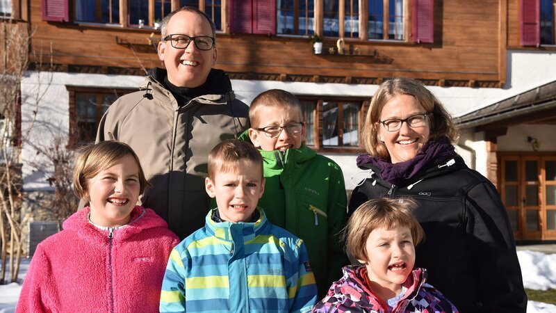 Familie Dummermuth: Christian Dummermuth, Judith Dummermuth, Noah Dummermuth (12), Lois Dummermuth (5), Jael Dummermuth (10), Elia Dummermuth (7) – Bild: SRF