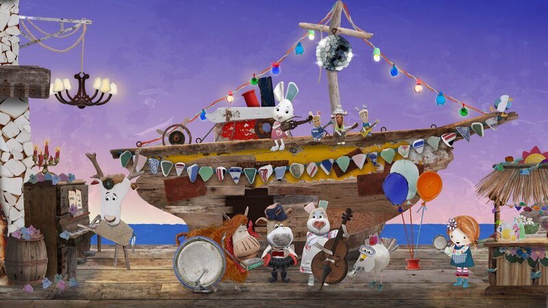 Im sicheren Hafen musizieren Lily und die Bewohner von Strandschatz Eiland gemeinsam auf ihrer Matinee. – Bild: KiKA/​Sixteen South