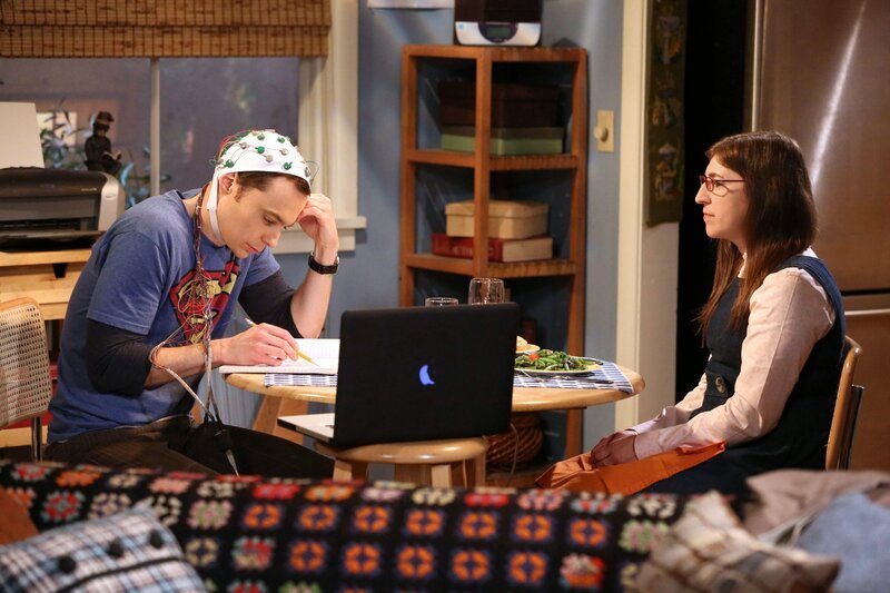 Sheldon (Jim Parsons, l.) macht es Amy (Mayim Bialik, r.) mal wieder nicht leicht … – Bild: © Warner Bros. Television